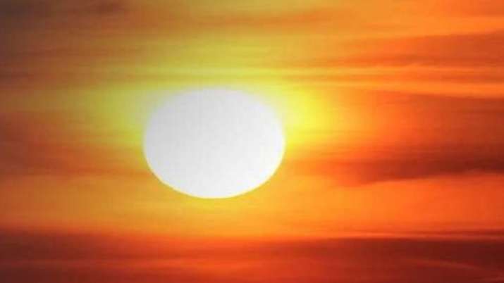 पिता से झगड़ा, फैसलों में नाकामी दिलाता है कुंडली में कमजोर सूर्य, मजबूत करने के लिए करें ये उपाय