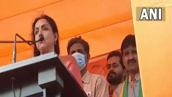 VIDEO: हेमा मालिनी बोलीं- ‘पीएम मोदी रूस और यूक्रेन के बीच में युद्ध रोकने की कोशिश कर रहे हैं’