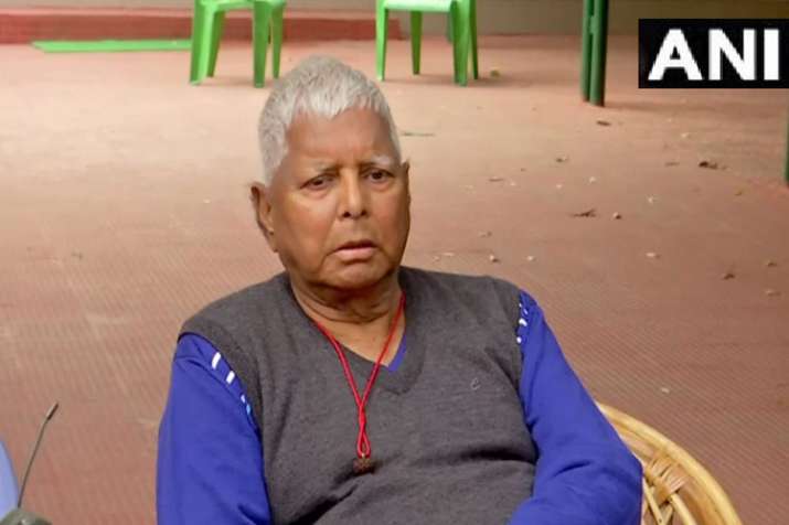 Karnataka Hijab Controversy: ‘गृह युद्ध की तरफ बढ़ रहा है देश’, लालू यादव का बड़ा बयान