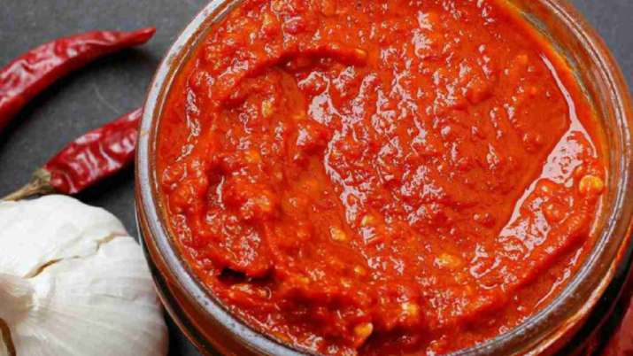 घर पर यूं बनाइए मोमोज वाली लाल झन्नाटेदार चटनी, बाजार जैसा स्वाद आ जाएगा