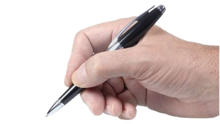 वास्तु टिप्स: वित्तीय समस्याओं से हैं परेशान तो अपने हस्ताक्षर में करें ये बदलाव