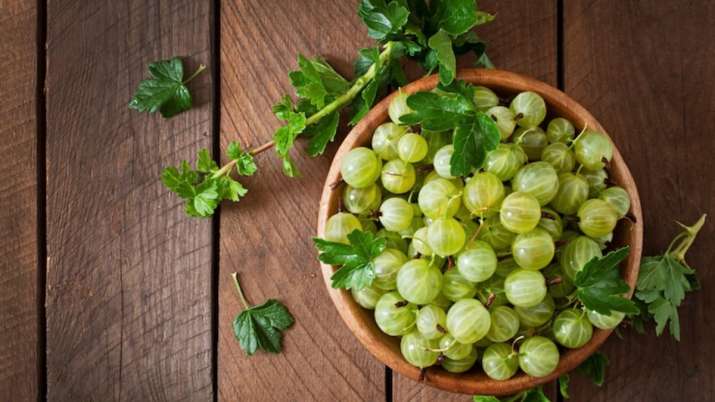 निखरी त्वचा पाने के लिए इस तरह करें आंवला का इस्तेमाल, चमक उठेगा चेहरा