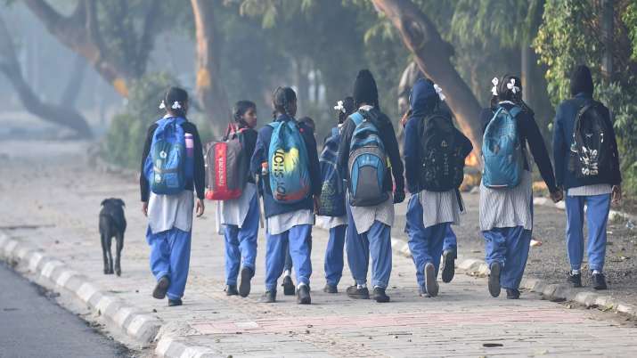 दिल्ली और नोएडा में नर्सरी से आठवीं तक के स्कूल खुले, ऐसा था पैरेंट्स का रिएक्शन