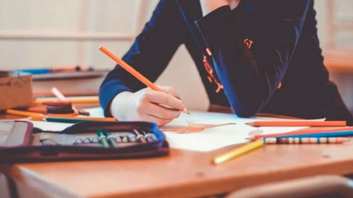 International Day of Women and Girls in Science: विज्ञान में पुरुष-महिलाओं की भागीदारी में अंतर, सिर्फ 48% महिलाएं ही करती हैं विज्ञान में पीएचडी
