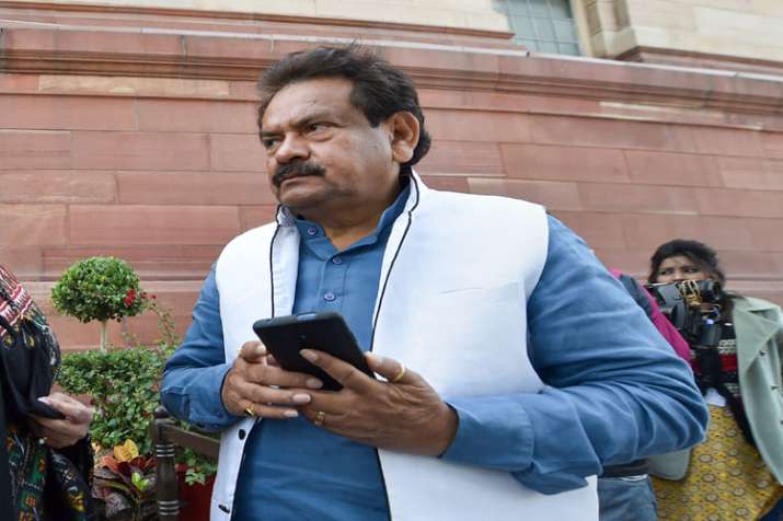 UP Election 2022: करहल में केंद्रीय मंत्री एसपी सिंह बघेल के काफिले पर हमला, बाल-बाल बचे BJP प्रत्याशी