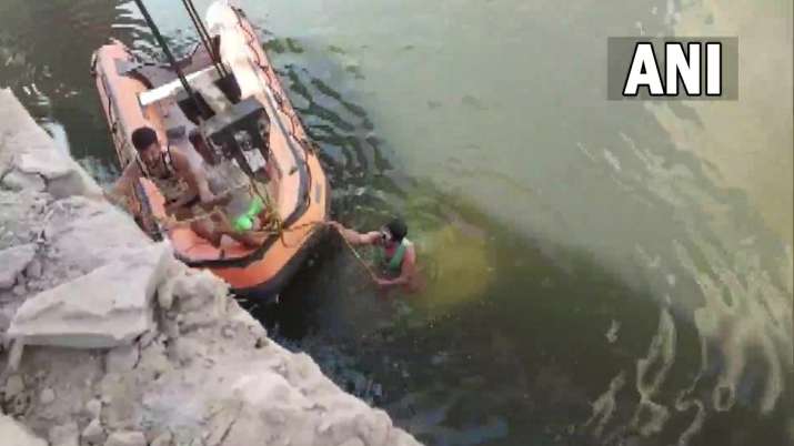 राजस्थान में बड़ा हादसा, चंबल नदी में गिरी कार, शादी समारोह में जा रहे 8 लोगों की मौत