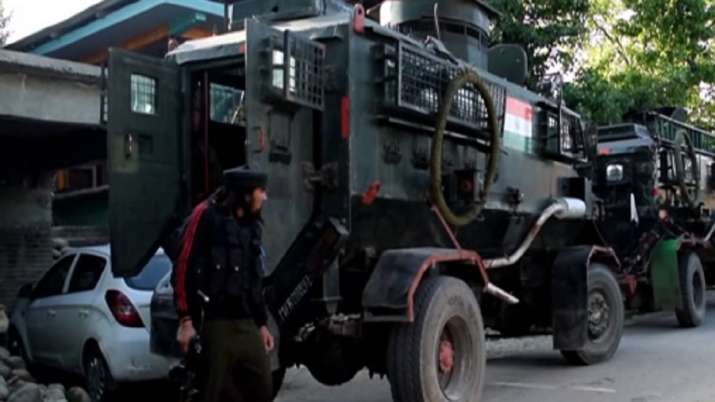 Jammu kashmir Encounter: पुलवामा में सुरक्षाबलों से मुठभेड़ से एक आतंकी ढेर, ऑपरेशन जारी