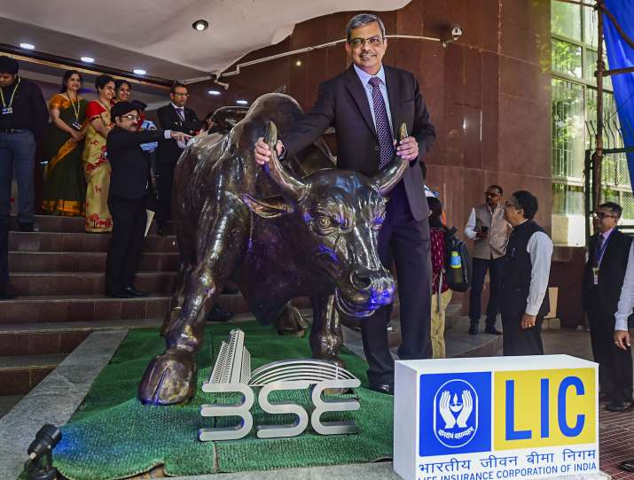 LIC still in profit of 27,300 crores after huge fall in shares of Adani Group, investors should not worry| अडाणी ग्रुप के शेयरों में भारी गिरावट के बाद LIC अभी भी 27,300 करोड़ के मुनाफे में, निवेशक न LIC still in profit of 27,300 crores after huge fall in shares of Adani Group, investors should not worry| अडाणी ग्रुप के शेयरों में भारी गिरावट के बाद LIC अभी भी 27,300 करोड़ के मुनाफे में, निवेशक न