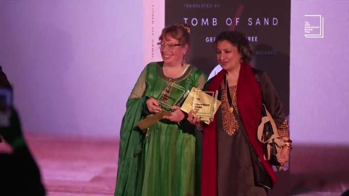 Booker Prize : गीतांजलि श्री के उपन्यास ‘Tomb of Sand’ को मिला अंतरराष्ट्रीय बुकर पुरस्कार, खिताब जीतने वाली पहली हिंदी किताब