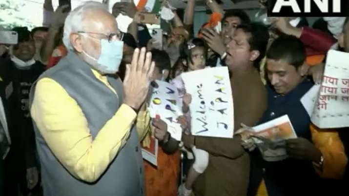 PM Modi Japan Visit: क्वाड समिट के लिए जापान पहुंचे पीएम, भारतीय समर्थकों ने गर्मजोशी से लगाए नारे