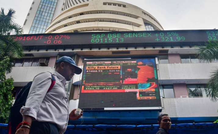 Five-day fast record broken in stock market, Sensex breaks 215 points Nifty below 18100