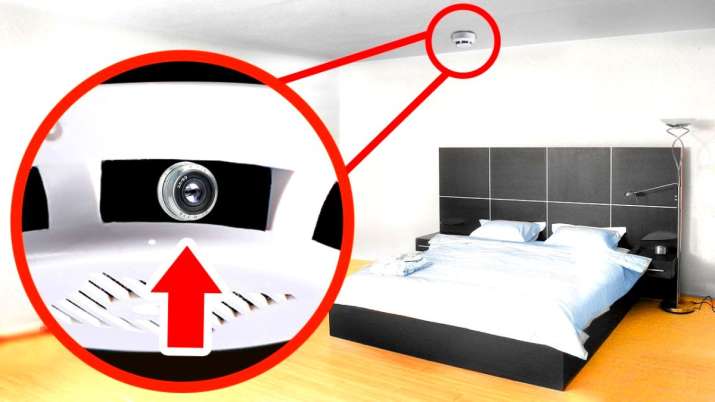 The bulb installed in the hotel room is CCTV somewhere, the tips mentioned here can come in your work