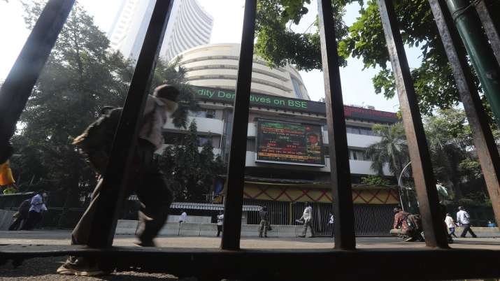 Fall in the stock market for the second consecutive day, the market slipped due to selling in auto and finance companies