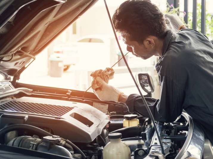 Do not mess with the new car, keep these things in mind during the first servicing