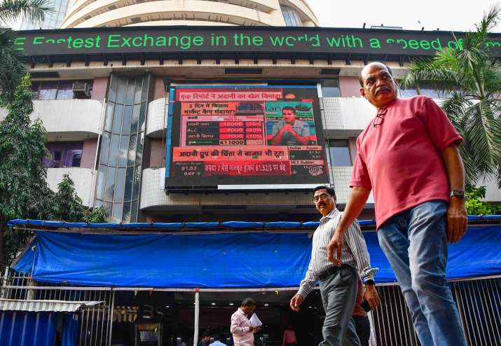 Weak start of stock market, Sensex down 105 points due to selling in global market, Nifty below 18,600| शेयर बाजार की कमजोर शुरुआत, ग्लोबल मार्केट में बिकवाली से सेंसेक्स 105 अंक टूटा, निफ्टी 18,600 क