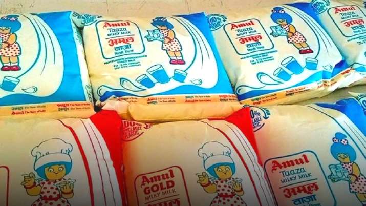 Amul increased the price of milk by Rs 3 per liter here is full list | महंगाई को लेकर आम जनता को लगा एक और झटका, अमूल ने 3 रुपये प्रति लीटर दूध के दाम में की बढ़ोतरी