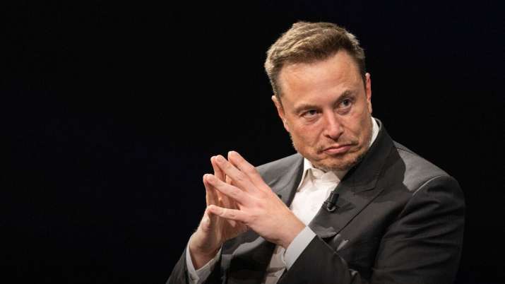 Elon Musk lost 20 billion dollar in a moment seventh biggest drop ever in the Bloomberg Billionaires Index | एलन मस्क को एक झटके में हुआ 20 बिलियन डॉलर का नुकसान, Bloomberg Billionaires Index