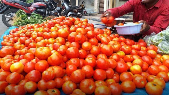 Tomato crossed Rs 155 per kg latest rate of vegetable price hike in india | टमाटर अब प्रति किलो पहुंचा 155 रुपये के पार, सरकार ने दी बड़ी जानकारी