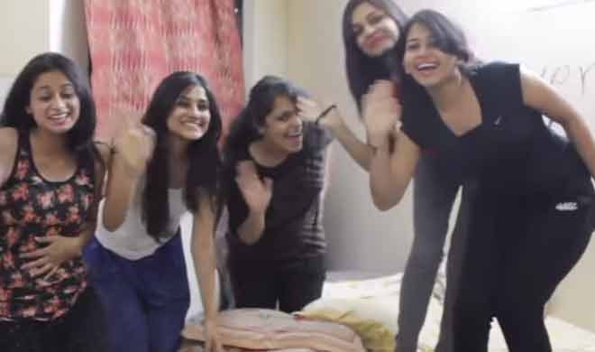 Viral Video: हॉस्टल में कुछ यू इंजॉय करती है IIT की लड़कियां - India TV  Hindi News