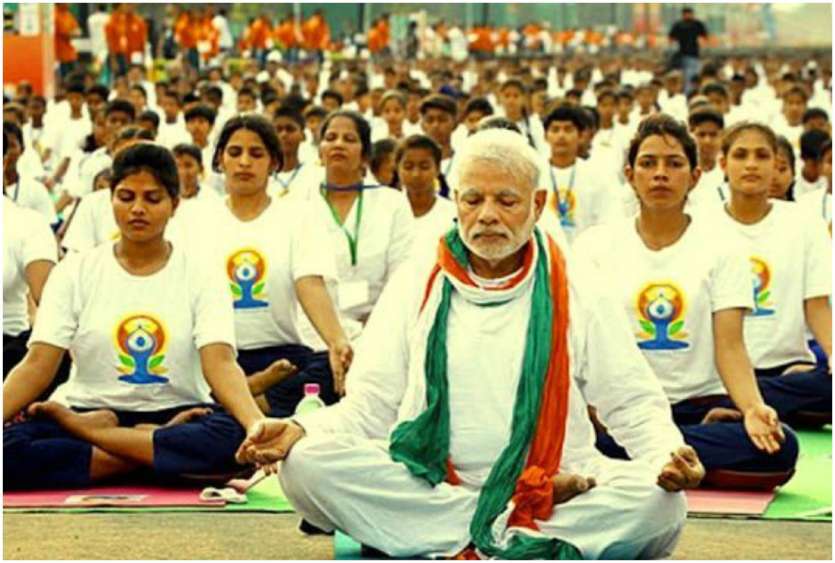 इसके अलावा पीएम मोदी भद्रासन भी करते हैं। इस आसन के बारे में मोदी जी ने ट्वीट किया था- 'भद्रासन शरीर को दृढ़ रखता है और मस्तिष्क को स्थिर करता है।' भद्रासन को करने से एकाग्रता बढ़ती है दिमाग तेज होता है। 