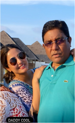 हिना खान ने इंस्टाग्राम स्टेटस पर अपने पिता संग फोटो शेयर की और कैप्शन में लिखा- डैडी कूल। 