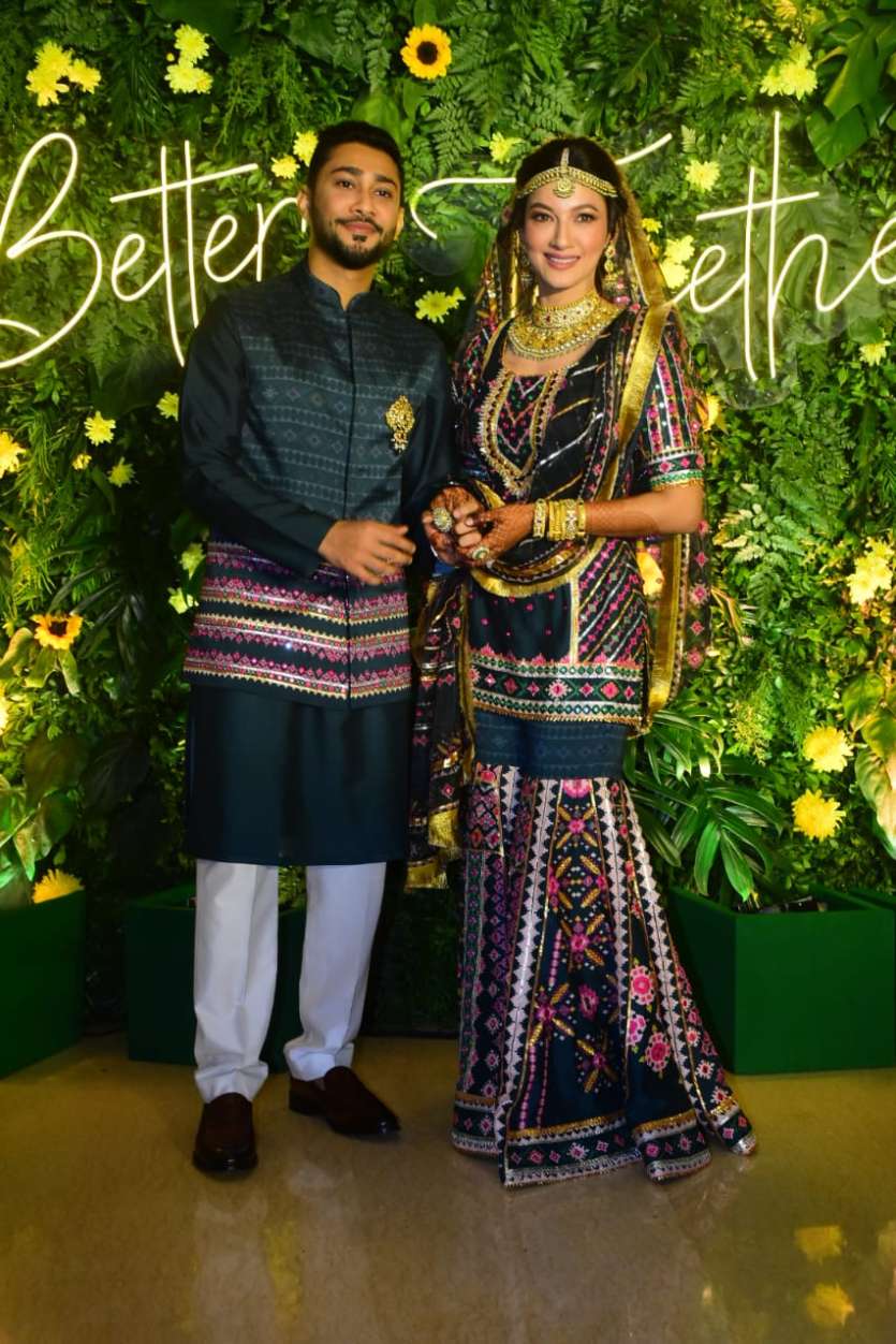 गौहर पिछले दिनों जैद और उनके परिवार के साथ वेकेशन पर भी गई थी। फैंस के लिए गौहर जैद के साथ अपनी तस्वीरें सोशल मीडिया पर पोस्ट करती रहती हैं।