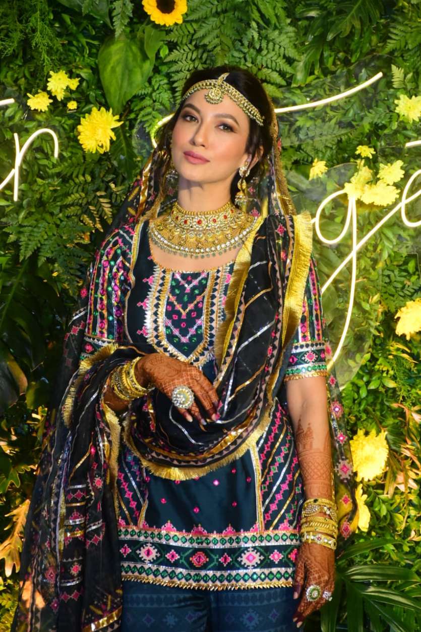 गौहर खान बिग बॉस 7 की विनर रही हैं। गौहर कई फिल्मों और वेब सीरीज में भी काम कर चुकी हैं।