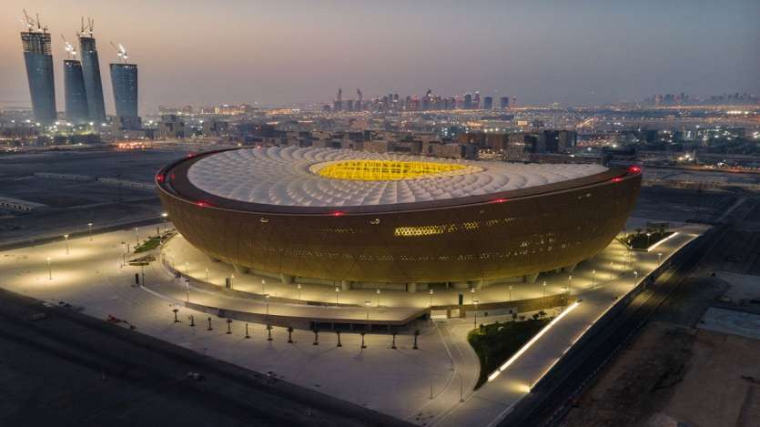 Lusail Stadium: दर्शक संख्या के लिहाज से यह इस वर्ल्ड कप का सबसे बड़ा स्टेडियम है। यहां एक साथ 80000 लोग मैच देख सकते हैं।
