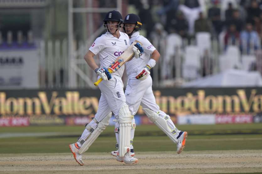 जैक क्राउली और बेन डकेट ने मिलकर सबसे तेज दोहरे शतक की साझेदारी का वर्ल्ड रिकॉर्ड भी अपने नाम किया। दोनों ने पहले विकेट के लिए 216 गेंदों में 233 जोड़े।