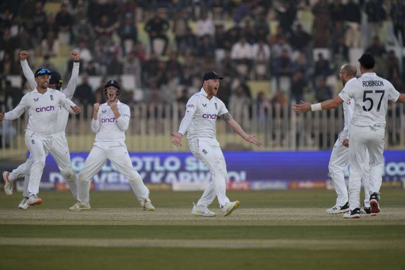 इंग्लैंड और पाकिस्तान के बीच खेला गया रावलपिंडी टेस्ट सबसे ज्यादा रन वाला टेस्ट मैच बना। इस मैच में कुल 1768 रन बने जो पांच दिन के किसी भी टेस्ट में सबसे अधिक है। इससे पहले दो बार 1930 और 1939 में जो सबसे ज्यादा स्कोर वाले मैच हुए थे वह पांच दिन से अधिक के थे। 
