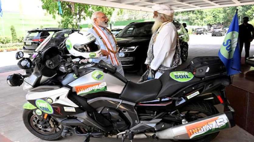 'सेव सॉइल' कार्यक्रम से पहले पीएम मोदी और सद्गुरु ने एक दूसरे के साथ कुछ वक्त बिताया। 'सेव सॉइल' कार्यक्रम से पहले पीएम मोदी और सद्गुरु ने एक दूसरे के साथ कुछ वक्त बिताया।