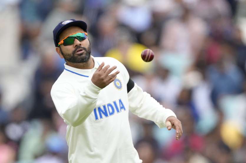 भारत के कप्तान रोहित शर्मा ने इस मैच में टॉस जीतकर गेंदाबजी का फैसला किया। पहले दिन के खेल के बाद ऑस्ट्रेलिया ने तीन विकेट खोकर 327 रन बना लिए हैं। टॉस के बाद रोहित शर्मा ने जो फैसले लिए उनपर काफी सवाल खड़े हो रहे हैं।
