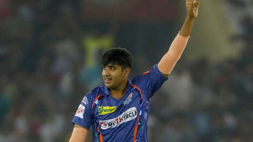 Lucknow Supergiants bowler Yash Thakur took 5 wickets by conceding 30 runs in 4 overs in the match played against Gujarat Titans in IPL 2024.  He bowled with an economy of 7.82 in this match.  He has taken a total of 9 wickets this season. 
