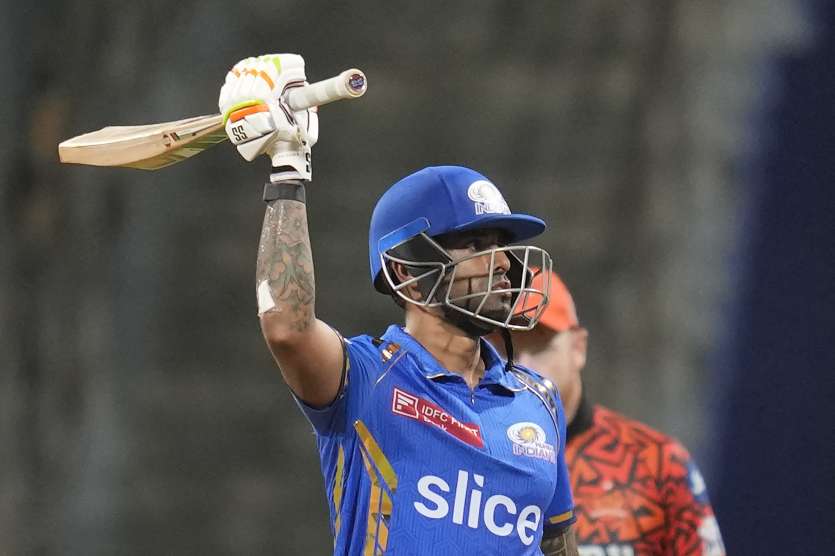 In the 2018 IPL, Suryakumar Yadav scored 512 runs while playing for Mumbai Indians. Due to this, he was also seen in the Indian team after some time and made crores of people his fans. He is also going to be seen playing for the Indian team in this year's T20 World Cup. The special thing is that Suryakumar Yadav is currently occupying the number one position in the ICC T20 rankings.