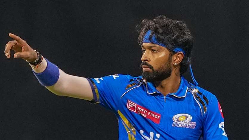 Mumbai Indians team can retain captain Hardik Pandya at number two. Before IPL 2024, Mumbai made Hardik Pandya the captain in place of Rohit. Hardik is known for his excellent bowling and batting. He hits the ball well and his fitness is also amazing. So far he has played a total of 137 matches in the IPL and has scored 2525 runs, including 10 half-centuries. Apart from this, he has taken 64 wickets.