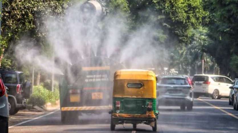 Talking about the capital Delhi, the weather will remain clear till November 12. But it will be cold in the morning and evening. There is no possibility of rain here. During the last 24 hours, a slight drop in the maximum temperature has been recorded in Delhi/NCR.
