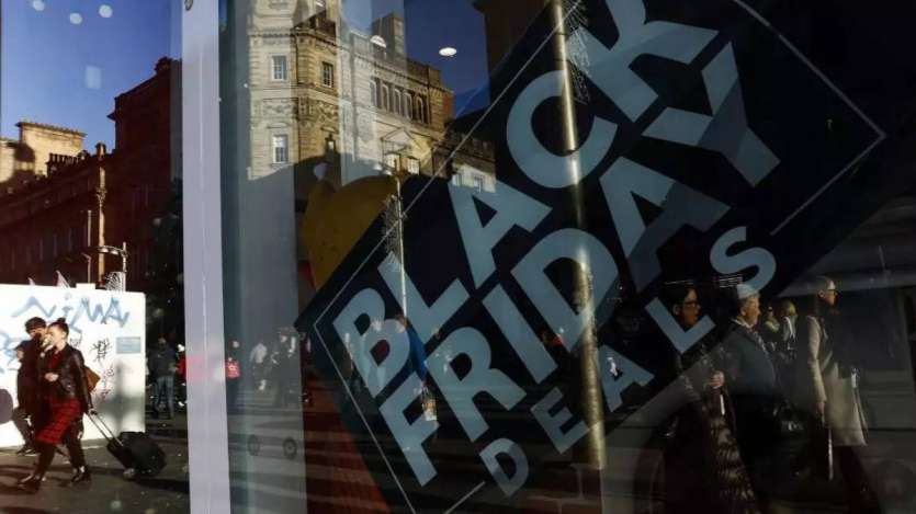 फ्लिपकार्ट ब्लैक फ्राइडे सेल ऑफर के दौरान आपको इलेक्ट्रानिक्स और दूसरे स्मार्ट गैजेट्स पर करीब 80% तक का धमाकेदार डिस्काउंट मिल जाएगा। वहीं फैशन प्रोडक्ट पर आपको 50% से लेकर 80% तक का डिस्काउंट मिलेगा। कंपनी होम एप्लायेंसेस पर भी ग्राहकों को 80% तक का धमाकेदार डिस्काउंट ऑफर करेगी। 
