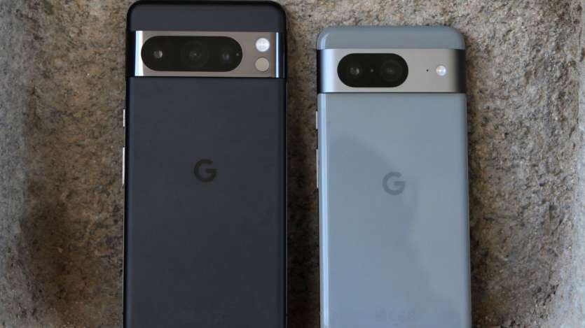 फ्लिपकार्ट में Google Pixel 8 का 256GB वेरिएंट इस समय 82,999 रुपये की कीमत पर लिस्टेड है। लेकिन कंपनी ने इसमें बड़ा प्राइस कट किया है। फ्लिपकार्ट अपने करोड़ों ग्राहकों को इस धांसू स्मार्टफोन में 45% का तगड़ा डिस्काउंट दे रहा है। ऑफर के साथ इस समय आप इस फोन को सिर्फ 44,999 रुपये में खरीद सकते हैं। मतलब आप डिस्काउंट ऑफर में सीधे-सीधे 45% की बचत कर सकते हैं।