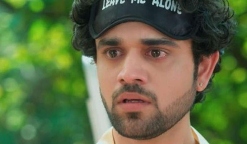 अभिरा खुश है कि वह धीरे-धीरे एक अच्छी मां बनना सीख रही है और उम्मीद कर रही है कि अब कोई भी उसके और बच्चे के बीच में नहीं आएगा। हालांकि, राजन शाही के 'ये रिश्ता क्या कहलाता है' के आने वाले एपिसोड में, हम देखेंगे कि अभिर ने शो में एंट्री करते ही धमाका कर दिया है। जी हां, अभिर बिड़ला आ चुका है और हम देखेंगे कि वह मनीष गोयनका और स्वर्णा को देखकर गुस्से में लाल हो जाएगा।