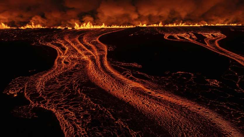 Letusan gunung berapi yang berulang kali menyebabkan kerusakan infrastruktur dan properti di dekat kota Grindavik, yang berpenduduk 3.800 jiwa dan terletak sekitar 50 kilometer barat daya ibu kota Reykjavik.