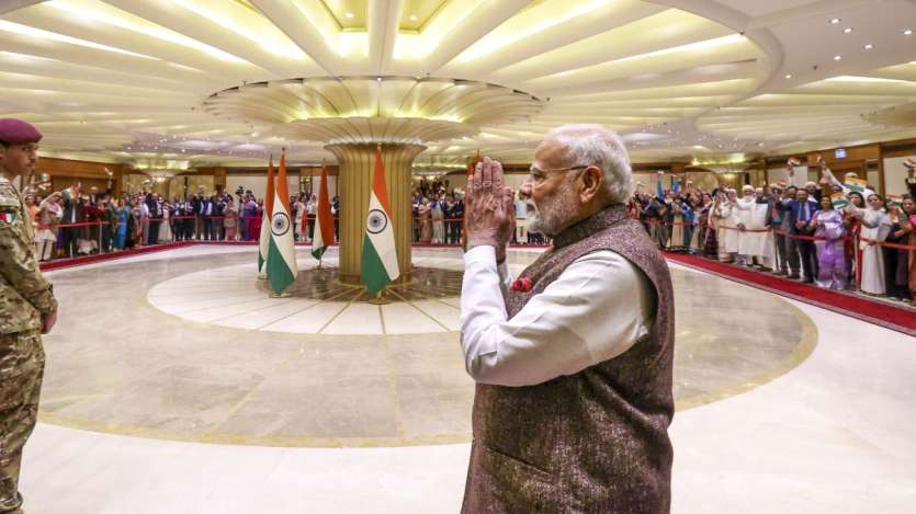 Perdana Menteri Modi menyampaikan pidato kepada masyarakat India melalui program Hello Modi. Beliau menegaskan kembali janjinya untuk menjadikan India sebagai mesin pertumbuhan dunia. 