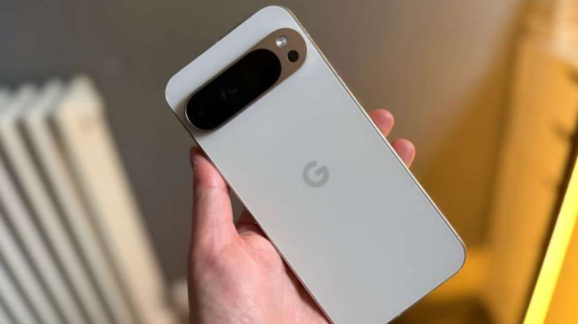 Untuk membeli Google Pixel 9 Pro XL, Anda harus merogoh kocek sebesar Rs 1,24,999. Perusahaan meluncurkan smartphone ini dengan seri Pixel 9 terbaru. Di dalamnya, pengguna dibekali layar berkekuatan 6,80 inci. Dilengkapi dengan chip Google Tensor G4 untuk kinerja kecepatan tinggi. Dalam hal ini Anda mendapatkan pengaturan tiga kamera di panel belakang. Ini memiliki kamera 42 megapiksel untuk selfie dan panggilan video.