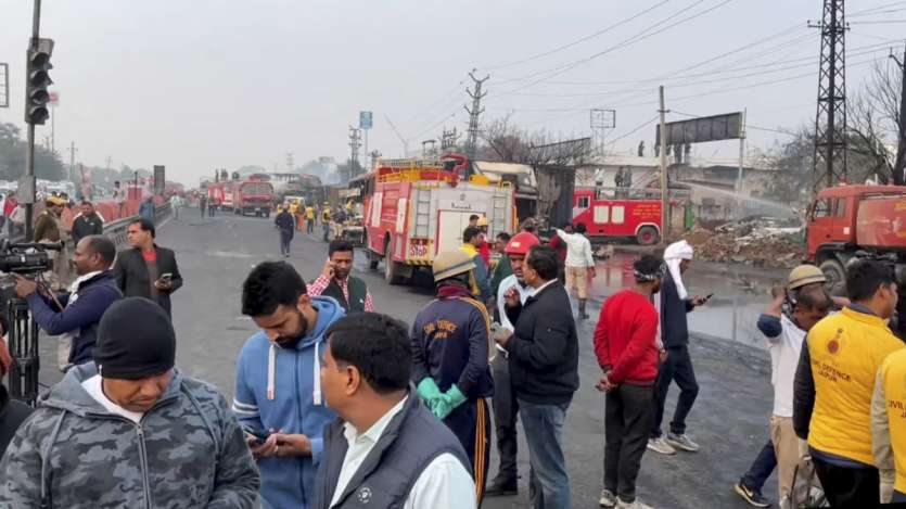 Saksi mata menyebutkan, kecelakaan pertama terjadi antara truk berisi tabung gas dengan truk lain. Usai tabrakan hebat tersebut, terjadi ledakan dahsyat di dalam truk. Setelah itu, beberapa ledakan terjadi silih berganti. Kendaraan di dekatnya juga terkena dampaknya. Lebih dari 20 kendaraan terbakar.