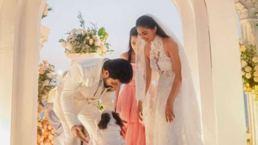 Sebuah gambar muncul di media sosial saat mereka berciuman saat upacara pernikahan di gereja. Dalam foto tersebut, Kirti dan Anthony terlihat mengenakan pakaian berwarna putih. Sementara sang aktris tampil lebih cantik dalam balutan gaun panjang berwarna putih, Anthony tampil anggun dengan setelan jas berwarna senada. 