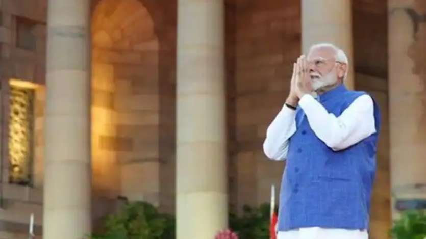 9 जून 2024 को नरेंद्र मोदी ने तीसरी बार भारत के प्रधानमंत्री के रूप में शपथ ली। जवाहर लाल नेहरू के बाद लगातार तीसरी बार पीएम पद की शपथ लेने वाले वह पहले शख्स हैं।