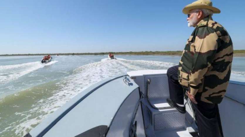 हर साल की तरह साल 2024 में भी पीएम मोदी ने अपनी दिवाली देश के वीर जवानों के साथ मनाई। दिवाली मनाने के लिए पीएम मोदी ने पाकिस्तान की सीमा से सटे कच्छ का दौरा किया।