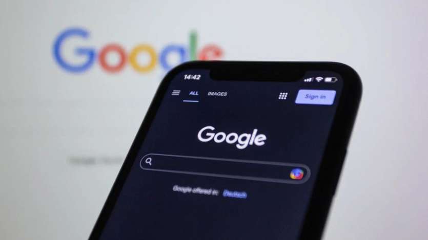 Google Year in Search 2024: गूगल ने भारत में पूरे साल सर्च किए जाने वाले लोगों की लिस्ट शेयर की है। दुनिया के सबसे बड़े सर्च इंजन ने भारत में सबसे ज्यादा सर्च किए जाने वाले टॉप-10 लोगों की लिस्ट जारी की है। पिछले कुछ महीने में लोगों ने सबसे ज्यादा विनेश फोगाट के बारे में सर्च किया है। इसके अलावा नीतीश कुमार, चिराग पासवान और पवन कल्याण सहिंत क्रिकेट, बॉलीवुड और बिजनेस की दुनिया से भी लोगों के नाम शामिल हैं। Google Year in Search 2024: गूगल पर किन भारतीयों को सबसे ज्यादा किया गया सर्च? देखें टॉप-10 की लिस्ट