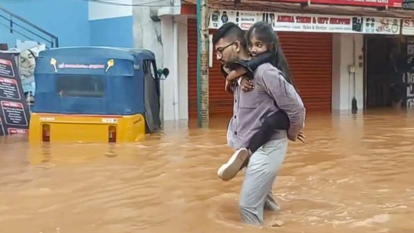 Due to Cyclone Fangal, there has been heavy rain in the south-eastern states of the country. The picture is from Puducherry, where a person is carrying a girl on a road submerged in flood water.