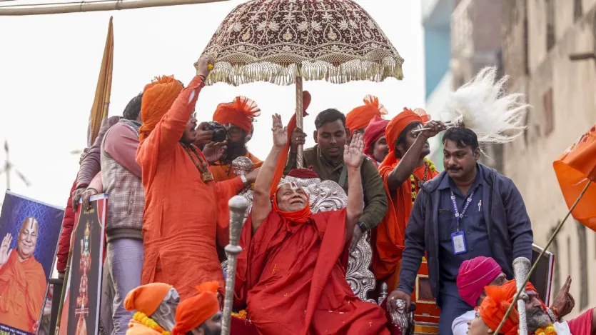 प्रयागराज में बुधवार को श्री पंच दिगंबर अनी अखाड़ा, श्री पंच निर्मोही अनी अखाड़ा और श्री पंच निर्वाणी अनी अखाड़ा का शाही प्रवेश हुआ। इस दौरान स्वामी रामभद्राचार्य भी महाकुंभ में शामिल होने के लिए पहुंचे। प्रयागराज में बुधवार को श्री पंच दिगंबर अनी अखाड़ा, श्री पंच निर्मोही अनी अखाड़ा और श्री पंच निर्वाणी अनी अखाड़ा का शाही प्रवेश हुआ। इस दौरान स्वामी रामभद्राचार्य भी महाकुंभ में शामिल होने के लिए पहुंचे।