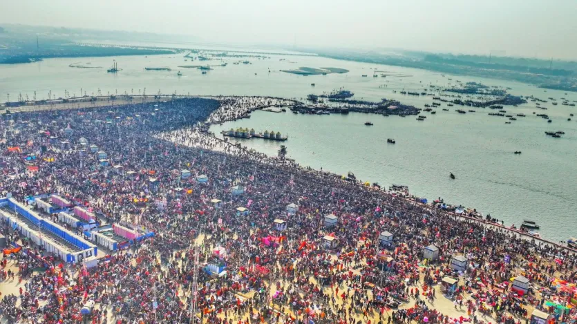 29 जनवरी यानी मौनी अमावस्या को तीसरा अमृत स्नान होना है। ऐसे में प्रयागराज में भारी संख्या में श्रद्धालु पहुंचे हैं। इस बीच अबतक महाकुंभ में डुबकी लगाने वालों की संख्या 15 करोड़ को पार कर चुकी है।
29 जनवरी यानी मौनी अमावस्या को तीसरा अमृत स्नान होना है। ऐसे में प्रयागराज में भारी संख्या में श्रद्धालु पहुंचे हैं। इस बीच अबतक महाकुंभ में डुबकी लगाने वालों की संख्या 15 करोड़ को पार कर चुकी है।